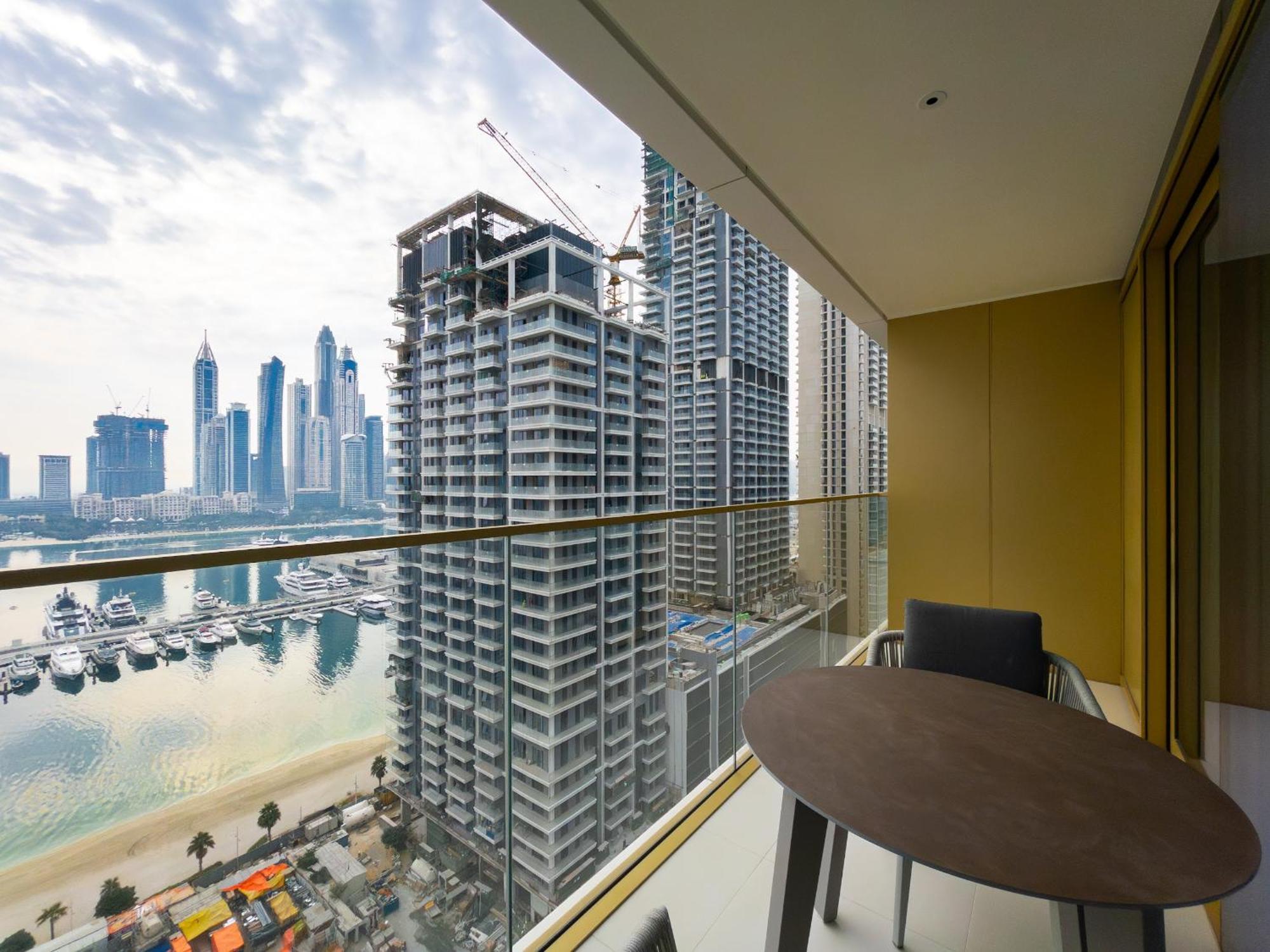 Live On A Private - Sea View 2br Near Marina Apartment