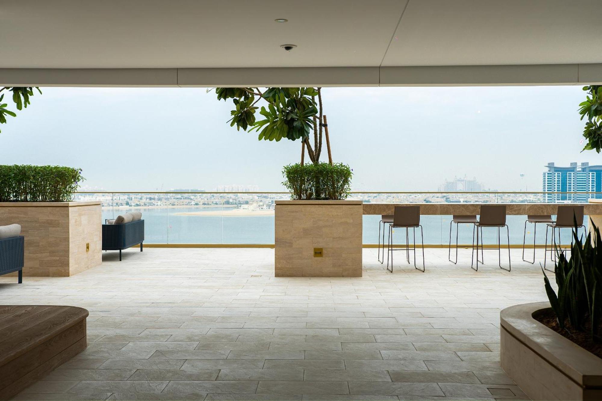 Live On A Private - Sea View 2br Near Marina