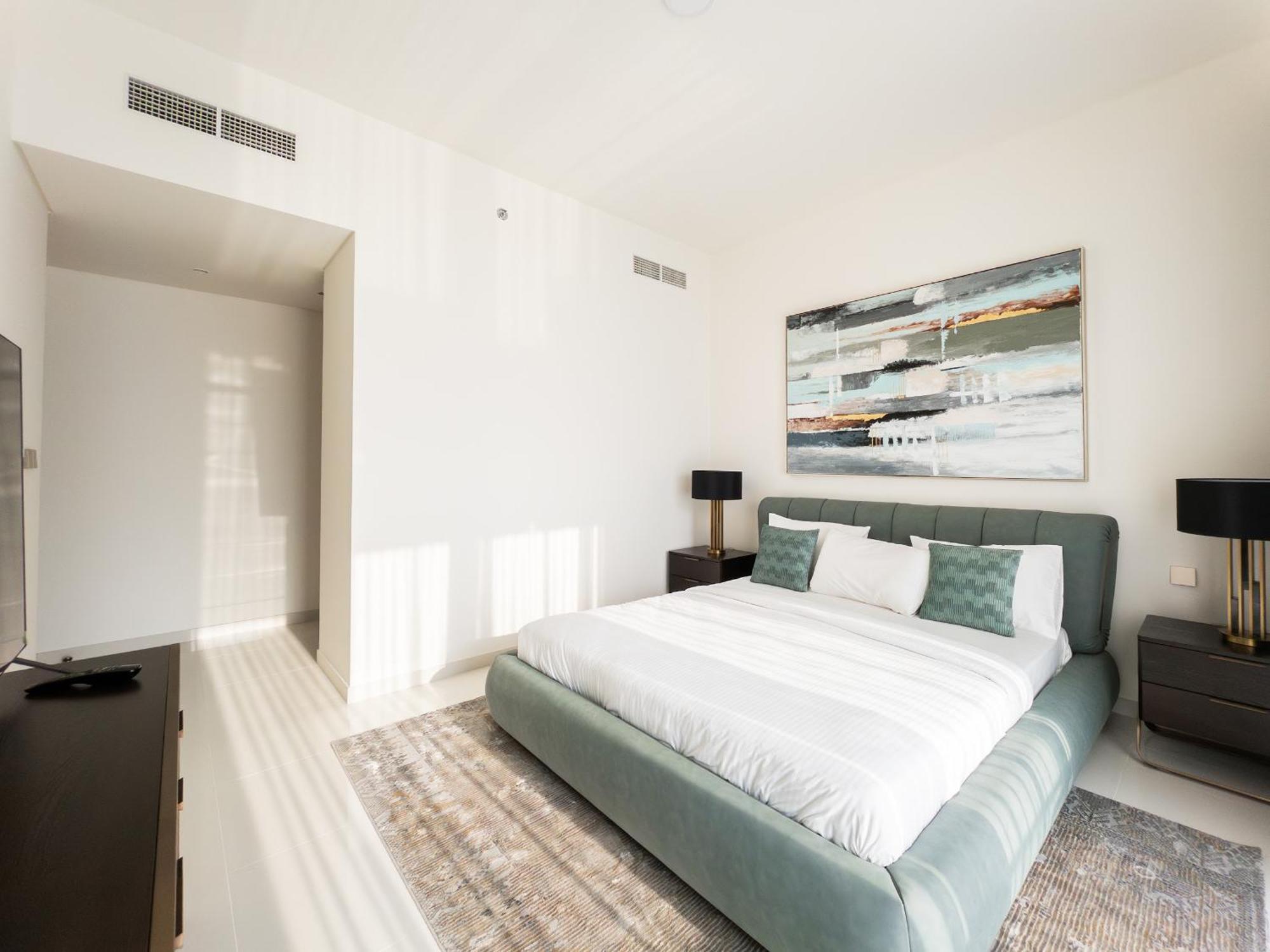 Live On A Private - Sea View 2br Near Marina